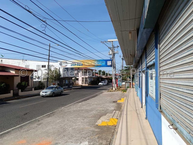 Prime Commercial Space in La Villa de Los Santos